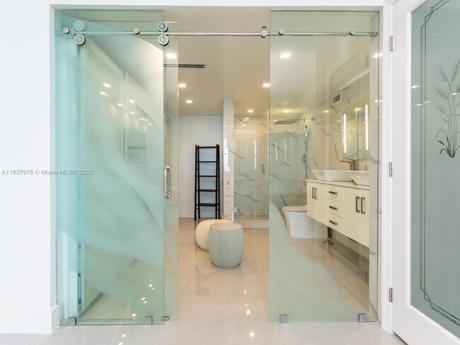 Building Photo - 2501 S Ocean Dr