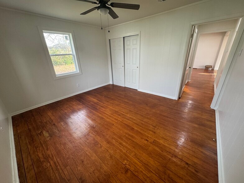 2nd room - 309 S Pierce St