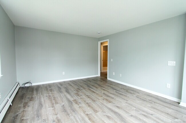 Building Photo - 17 Pinehurst Ave