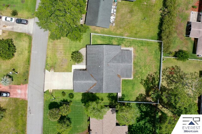Building Photo - 19 Westford Ln