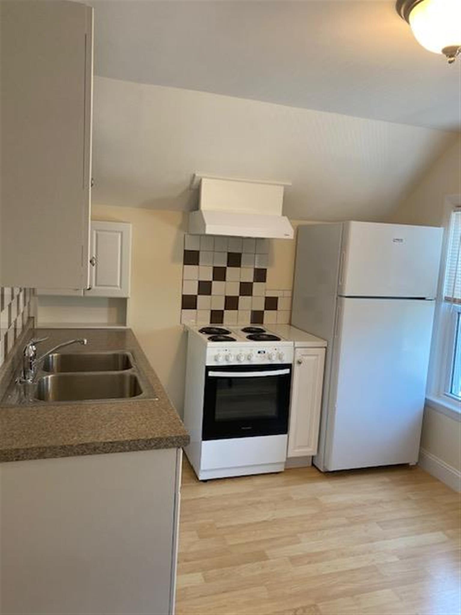 Building Photo - 136 Broadway