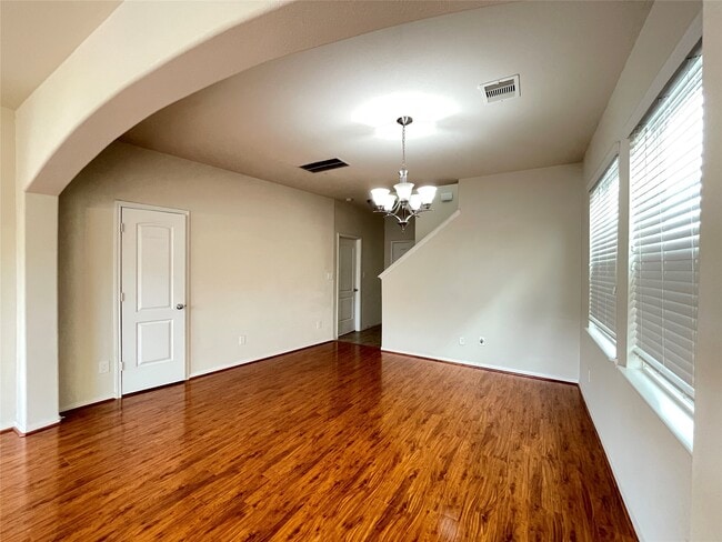 Building Photo - 7139 Pavilion Dr