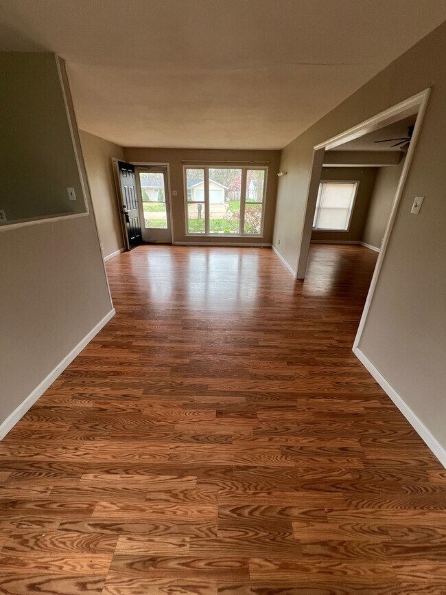 Building Photo - 304 Brightsand Ct