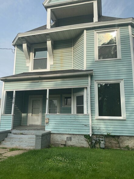 Building Photo - 1019 N Underhill St