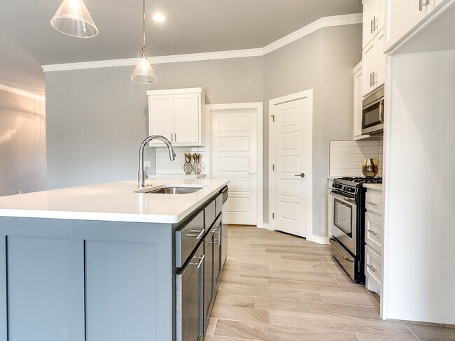 Building Photo - Modern Home in Edmond Schools - 4 bedrooms...