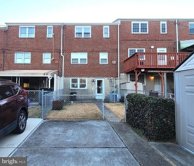 Building Photo - 934 Regina Dr