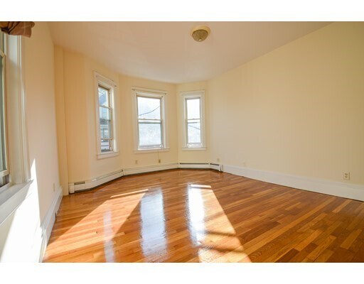 Building Photo - 74 Aldie St