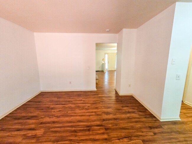 Building Photo - Fantastic 3br TownHome in highly sought Silver Spring Neighborhood - Available NOW!