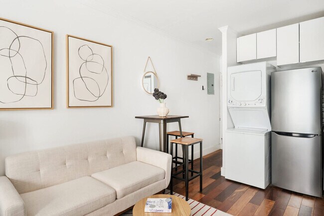 Building Photo - 241 E 24th St