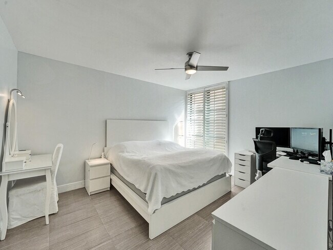 Building Photo - 1101 River Reach Dr