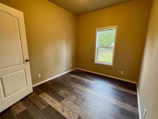 Building Photo - Enjoy quiet living in this corner of the L...