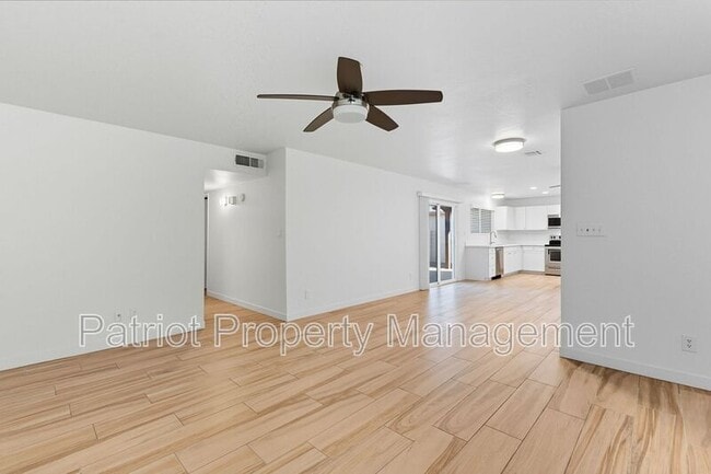 Building Photo - 821 N 87th Pl
