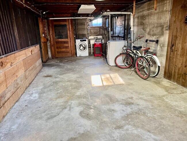 Building Photo - 16 State Park Rd