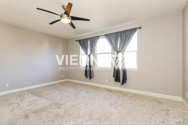 Building Photo - 400 Dormarin Pl