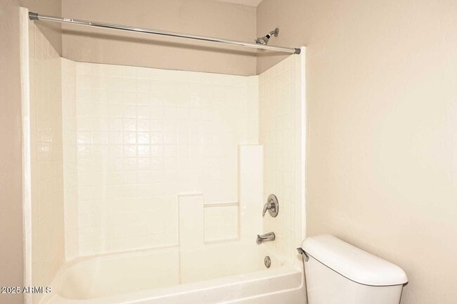 Building Photo - 10532 W Pomo St