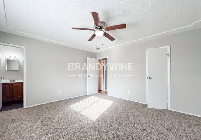 Building Photo - 553 Edwards Dr