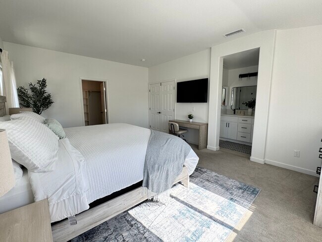 Building Photo - 297 Mildred St