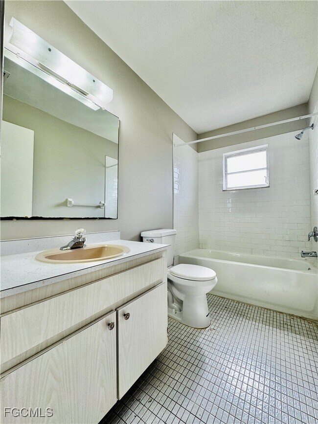 Building Photo - 3619 SE 9th Pl