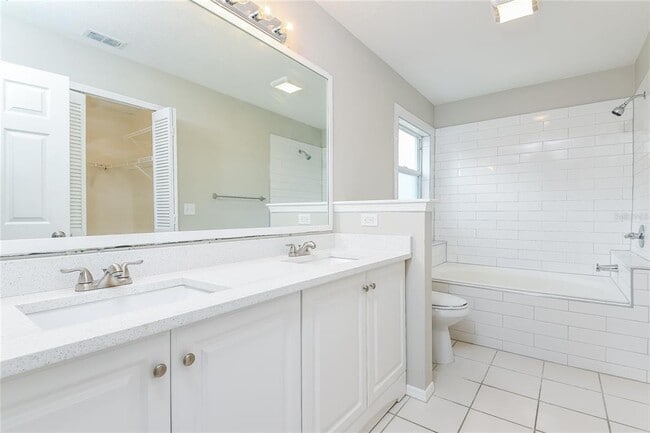 Building Photo - 2600 Chatham Cir