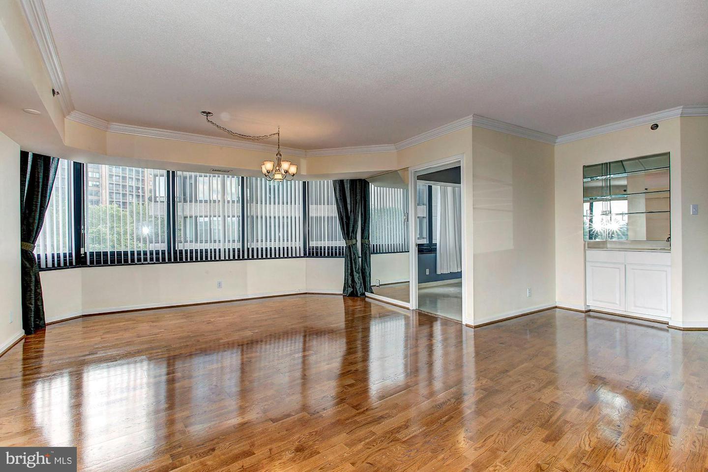 Building Photo - 1200 Crystal Dr