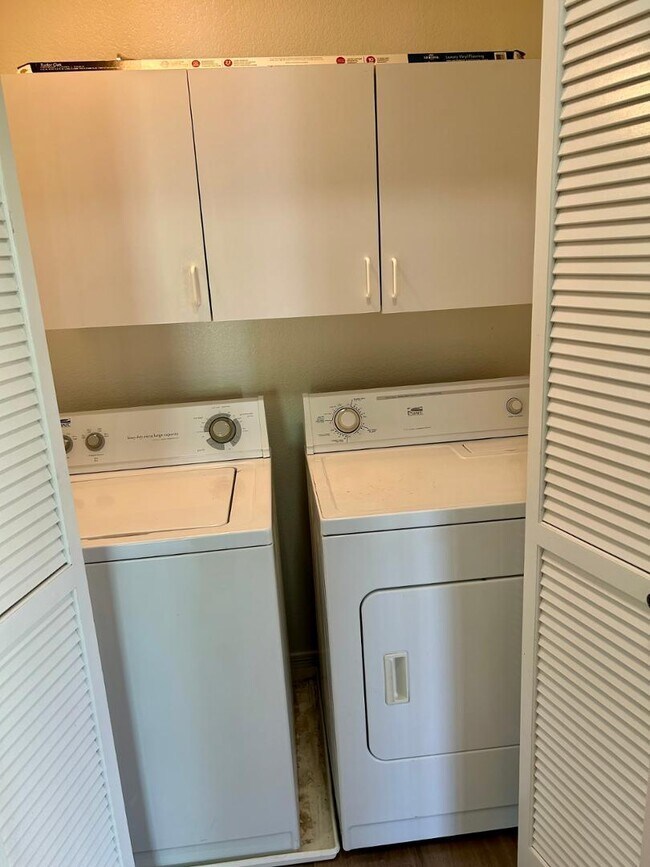 Building Photo - 10015 E Mountain View Rd