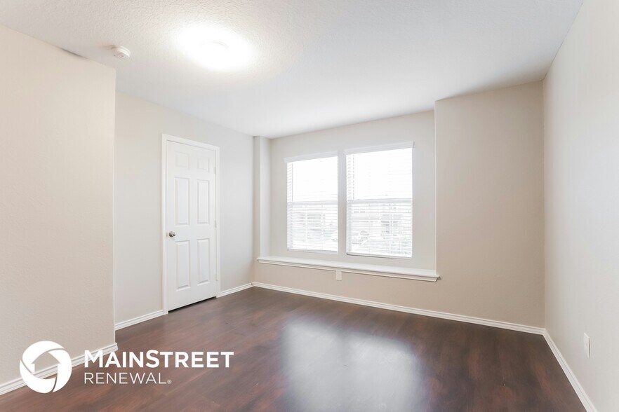 Building Photo - 11319 Royal Delta