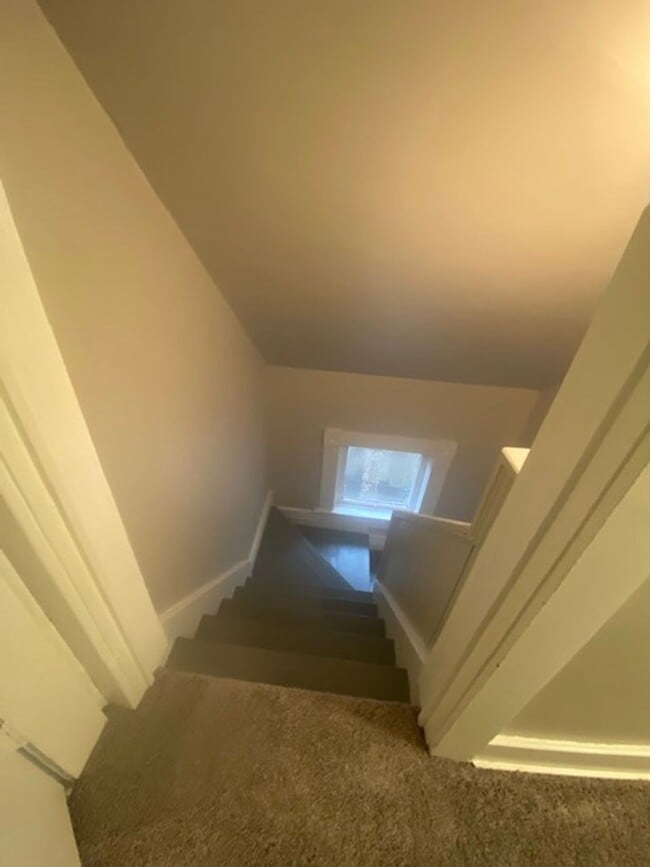 Building Photo - 3 Bed 1.5 Bathroom for rent in Dayton*