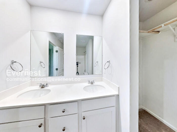 Building Photo - 4018 Park Ave