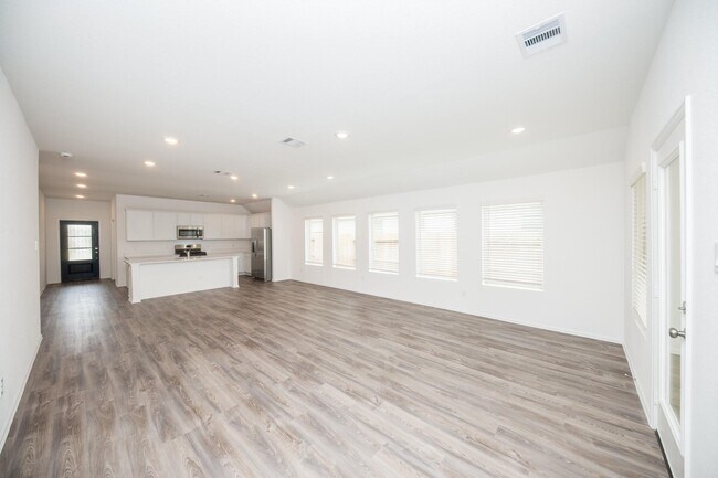 Building Photo - 7406 Bartoncliff Dr