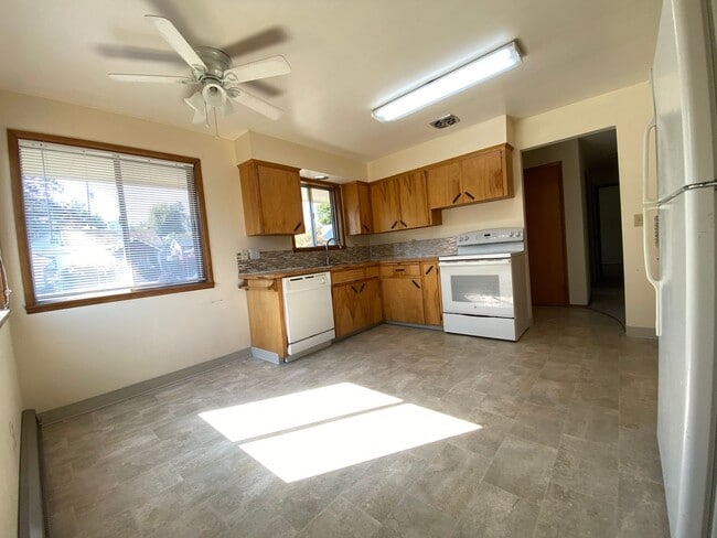 Building Photo - Move in Special-$500 off 1st Month’s Rent. 2 Bedroom | 1 Bathroom Home in The Dalles, OR