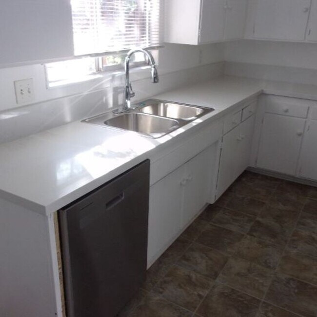 Building Photo - Spacious Private Home with Pool on Nearly Half an Acre