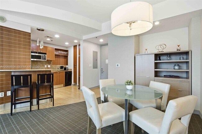 Building Photo - 1395 Brickell Ave