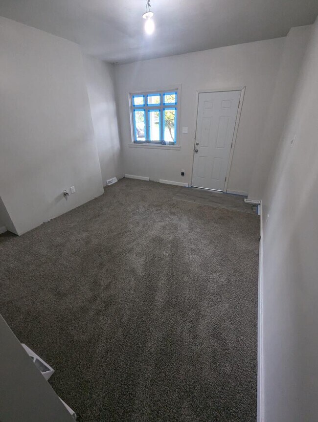 Building Photo - 140 Zara St
