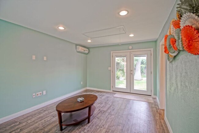 Building Photo - Beautifully Remodeled, Bright & Airy Home w/ Detached Bonus Room w/ Bath & 1-Car Garage, Front Ya...