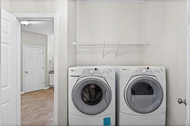 Building Photo - 5551 Wood Vale Ct