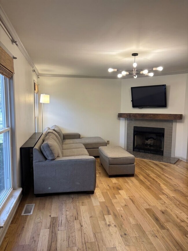 Building Photo - Renovated 3 Bedroom Home in Ashland City!