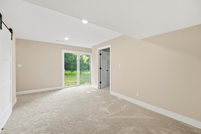 Building Photo - 1104 Falcon Dr