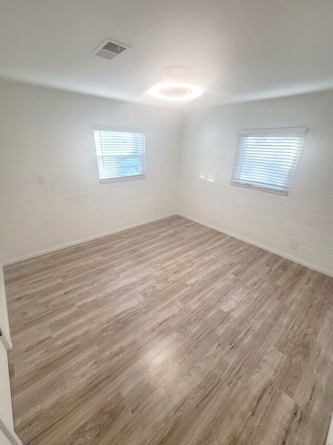Building Photo - 36744 Vista del Lago St