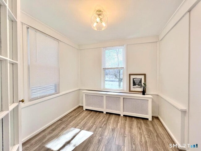 Building Photo - 28 Wessels Pl