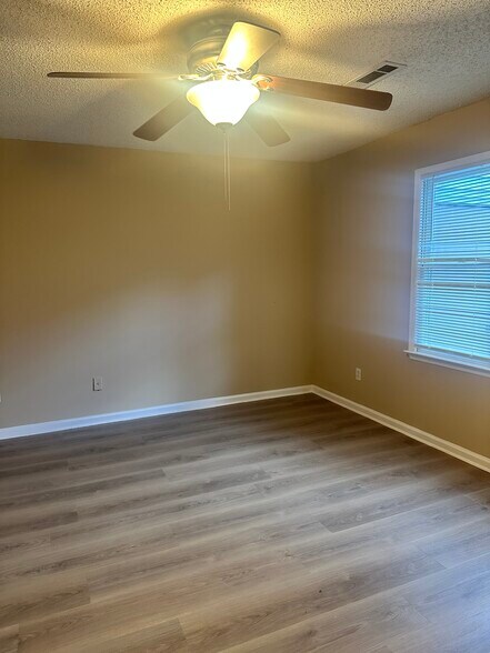 Building Photo - 8034 S Bay Ct