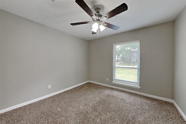 Building Photo - 10210 Rippling Fields Dr
