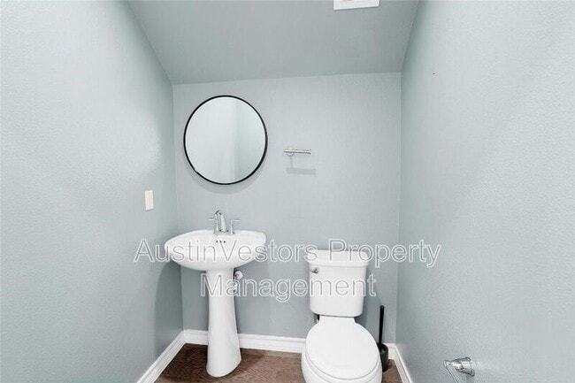 Building Photo - 15801 Crissom Ln