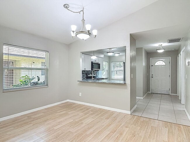 Building Photo - UPDATED 2 Bed, 2 Bath Home with Screened Lanai & Garage!