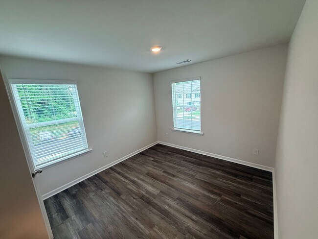 Building Photo - 5167 Hyrule Dr