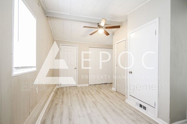 Building Photo - 817 N Gary Ave