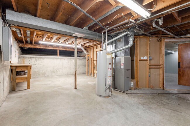 Building Photo - 3025 Vogue Ave