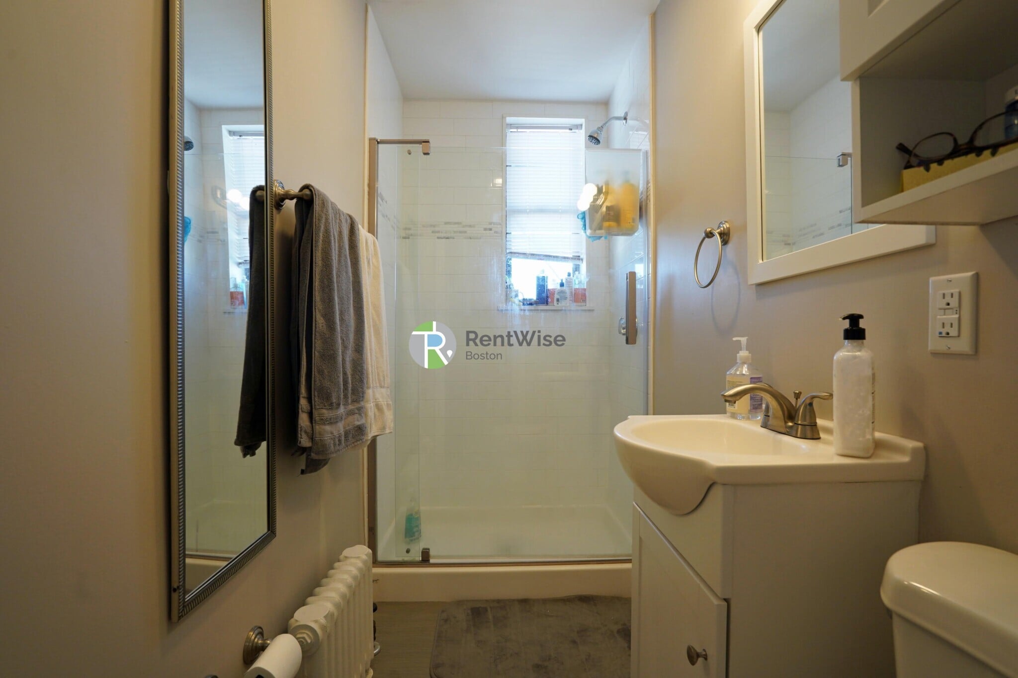 Building Photo - 56 Gardner St