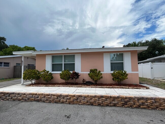 Building Photo - 607 Lyndhurst St