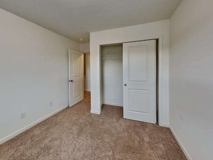 Building Photo - 10921 Woods Dr