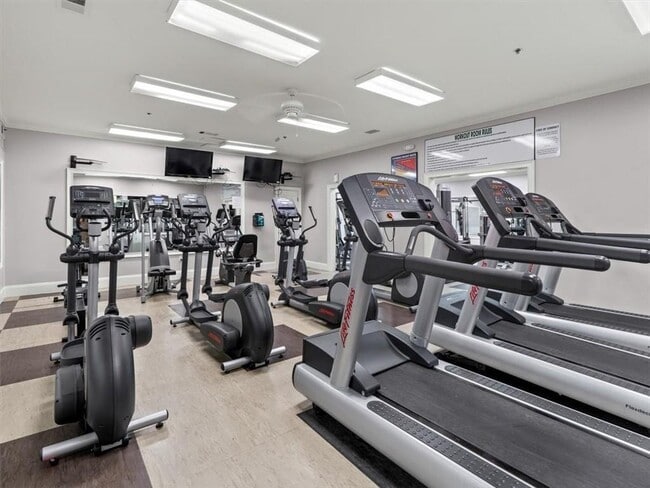 Building Photo - 200 Azalea Cove Ln